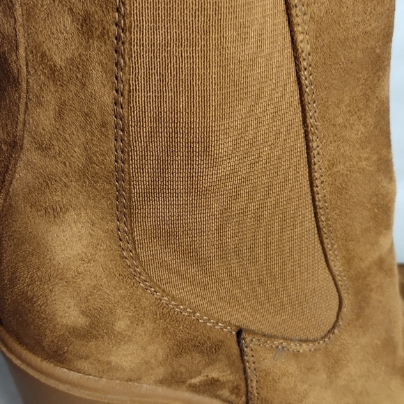 Nine West Womens Size 8 Chelsea Heel Boots Natural Brown Suede Boots New Fashion - Picture 6 of 16